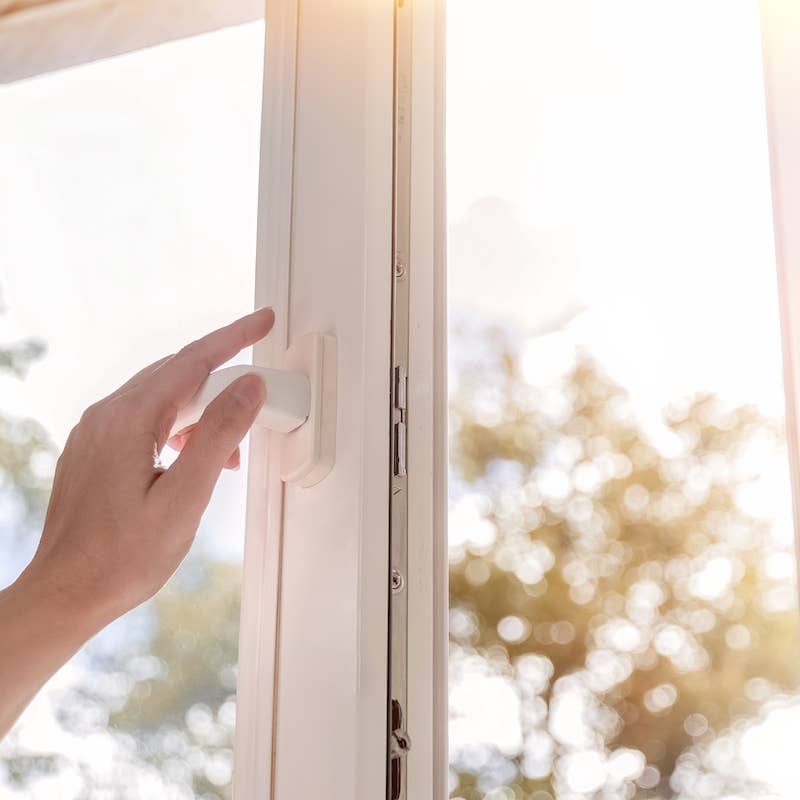 Hoe lang moet je je woning in het voorjaar luchten? Een expert legt het tot op de minuut nauwkeurig uit