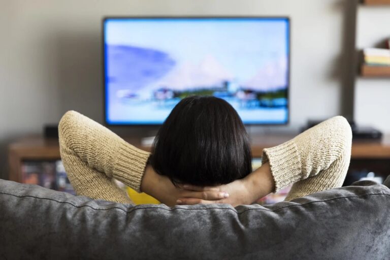 Mag je tv kijken tijdens onweer? Niet iedereen weet dit