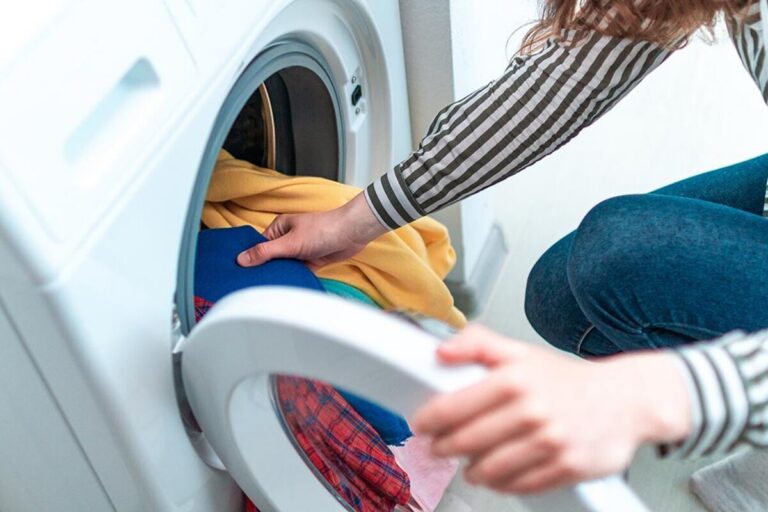 Zijn je kleren in de wasmachine in de knoop geraakt? Zo los je dit probleem op