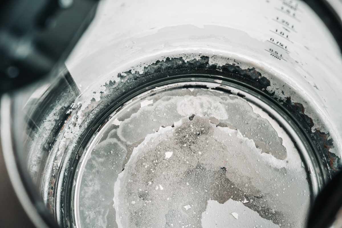 kalkaanslag in de waterkoker