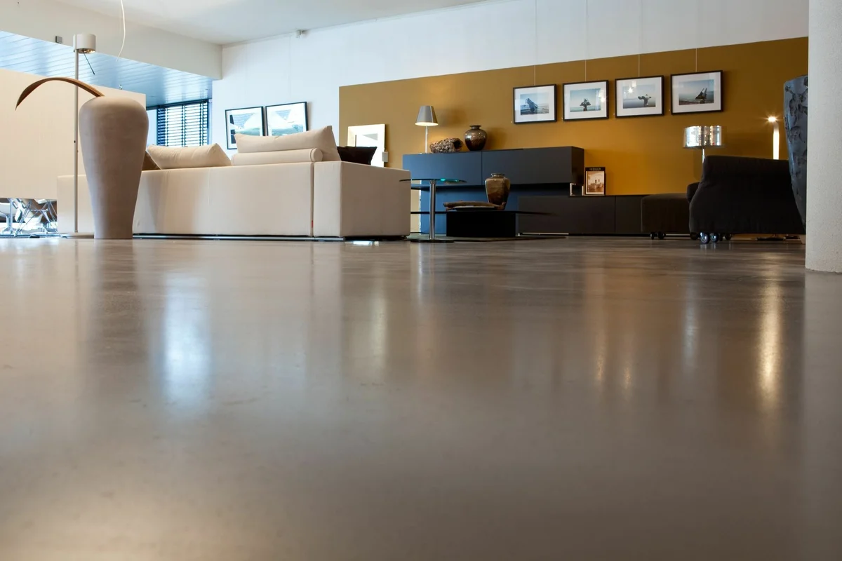 De vloerbedekking in het appartement